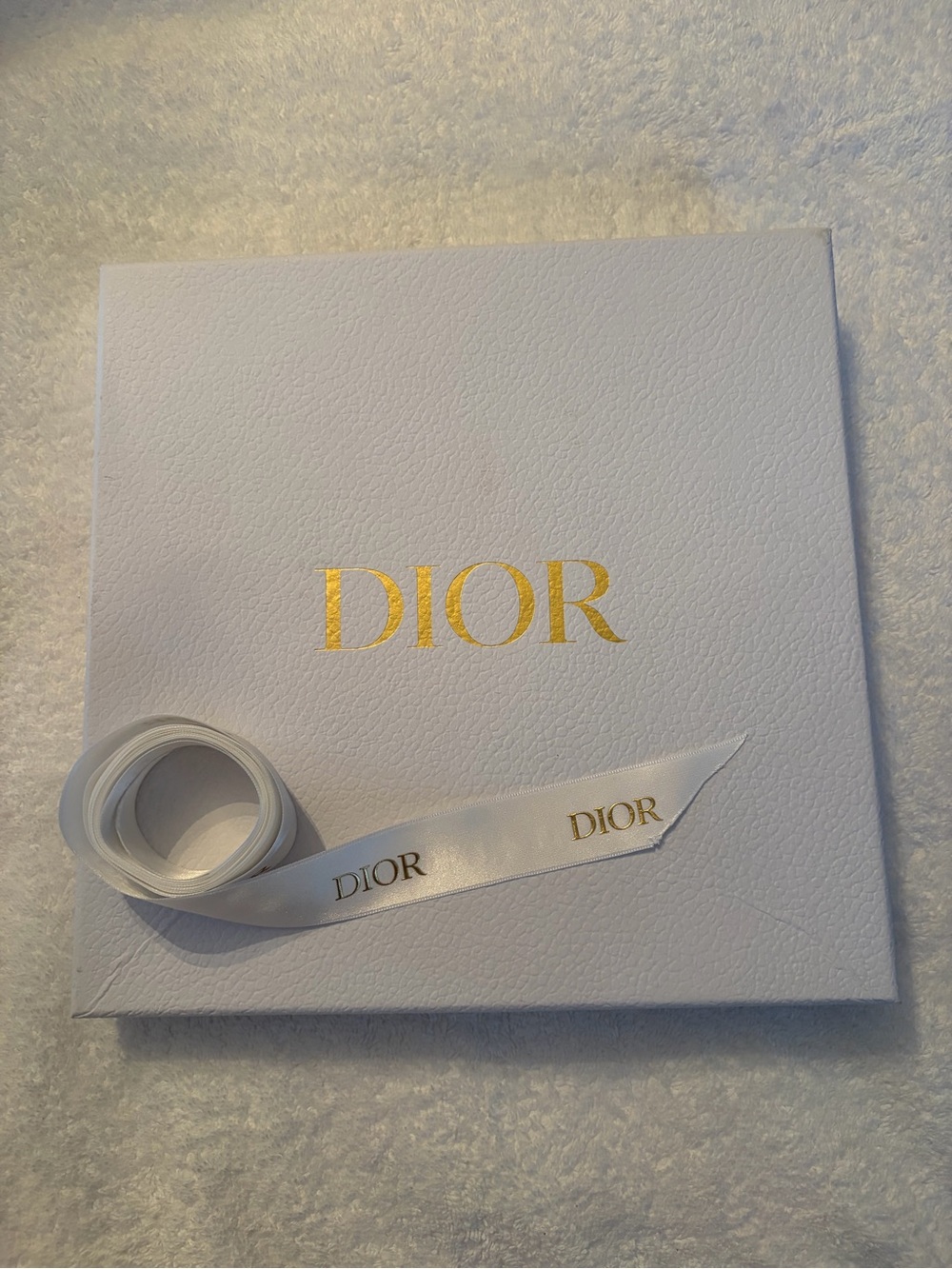 Dior Authentic Square Textured White Gift Box & Ribbon Set - Picture 3 of 11
